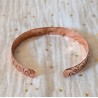 Bracelet fleuri en cuivre pur gravé