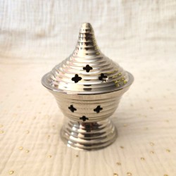 Brûle-encens rituel en métal argenté forme stupa