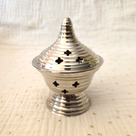 Brûle-encens rituel en métal argenté forme stupa