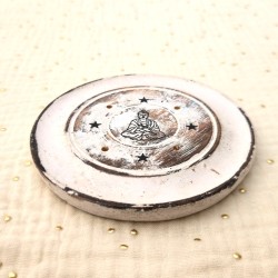 Porte-encens rond en bois blanchi Bouddha en méditation