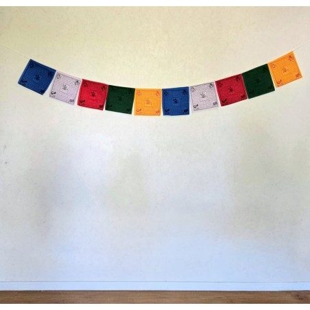 Drapeaux moyens (2,10 m) pour l'intérieur — 10 grands fanions traditionnels