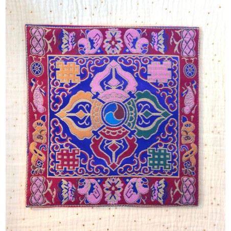 Tapis d'autel tibétain en brocart de soie — Double Dorje & symboles auspicieux (Ashtamangala)